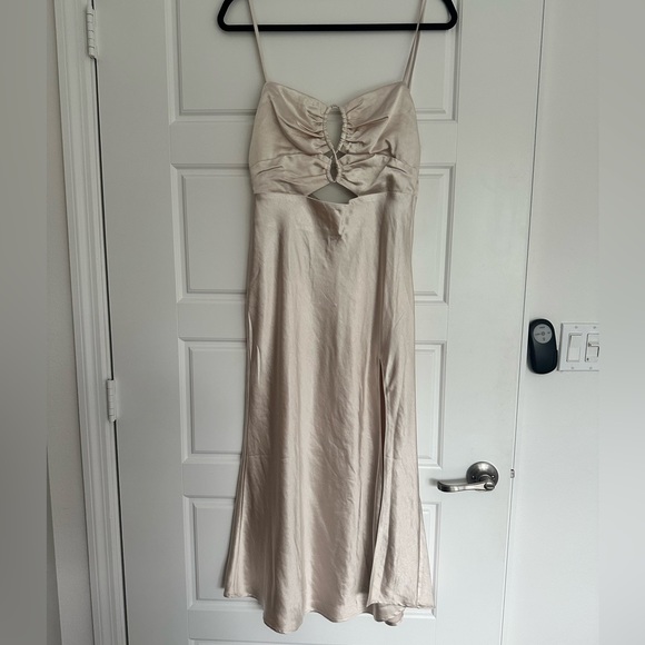 NWT Showpo - SATIN SLIP DRESS IN CHAMPAGNE - Picture 4 of 10